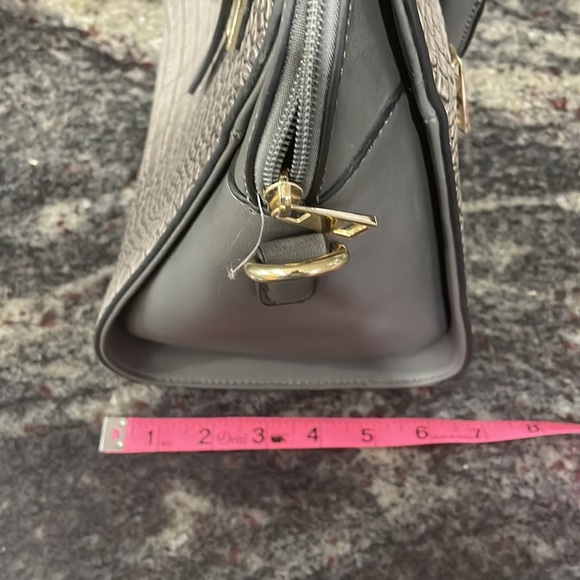 Isabelle | Vegan Handbag - Picture 9 of 9